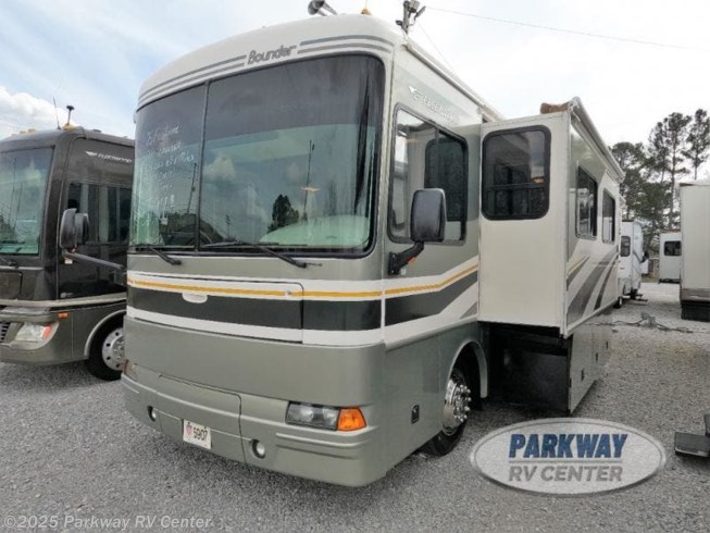 2005 Bounder Diesel 38N by Fleetwood from Parkway RV Center in Ringgold, Georgia