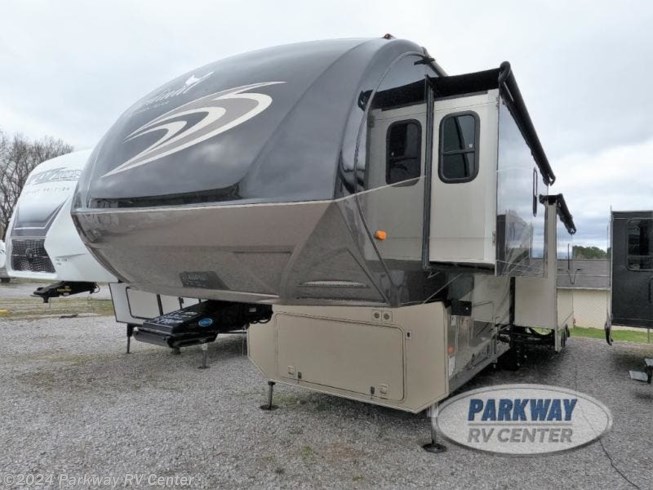 2017 Cardinal 3850RL by Forest River from Parkway RV Center in Ringgold, Georgia