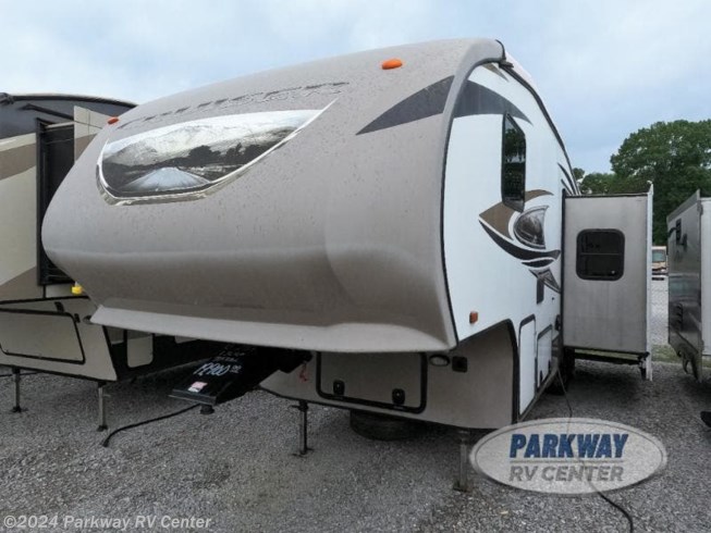 2013 Cruiser CF27RLX by CrossRoads from Parkway RV Center in Ringgold, Georgia