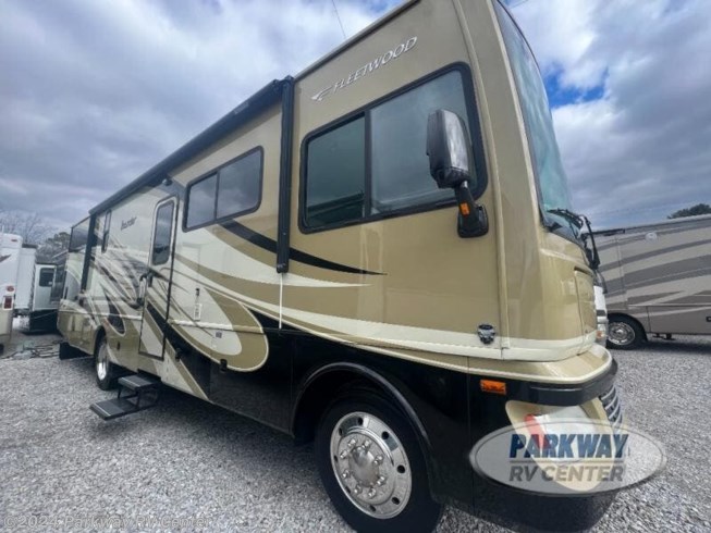 2011 Bounder 33U by Fleetwood from Parkway RV Center in Ringgold, Georgia