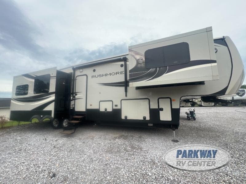 2015 Rushmore Washington RF39WA by CrossRoads from Parkway RV Center in Ringgold, Georgia