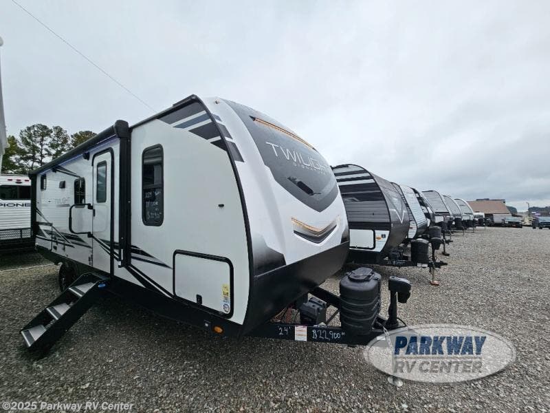 2024 Twilight Signature TWS-25BH by Cruiser RV from Parkway RV Center in Ringgold, Georgia