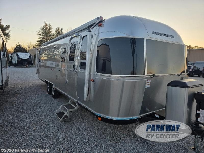 2024 Classic 30RB by Airstream from Parkway RV Center in Ringgold, Georgia