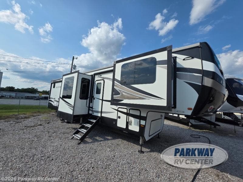 2020 Bighorn 3950FL by Heartland from Parkway RV Center in Ringgold, Georgia