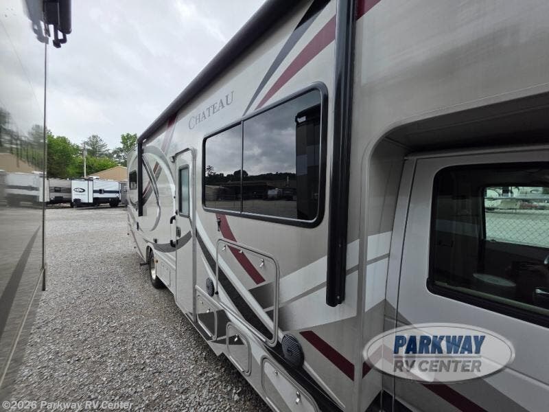 2014 Chateau 31W by Thor Motor Coach from Parkway RV Center in Ringgold, Georgia