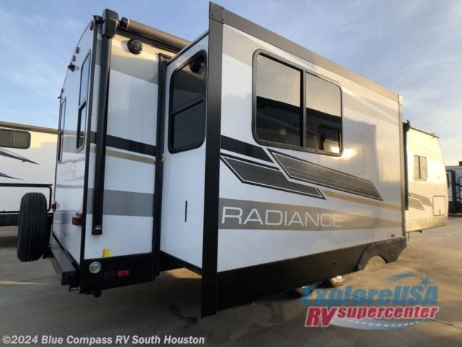 2022 Cruiser RV Radiance Ultra Lite R27RE - New Travel Trailer For Sale by ExploreUSA RV Supercenter - ALVIN, TX in Houston, Texas