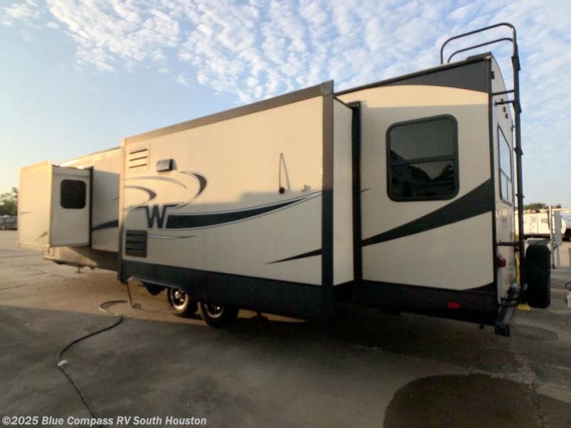 2019 Winnebago Minnie Plus 30RLSS RV for Sale in Houston, TX 77511