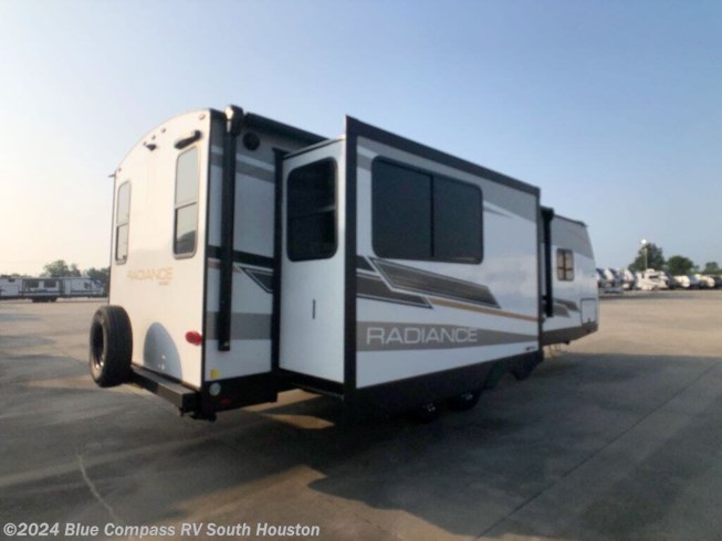 2023 Radiance Ultra Lite R27RE by Cruiser RV from Blue Compass RV South Houston in Alvin, Texas