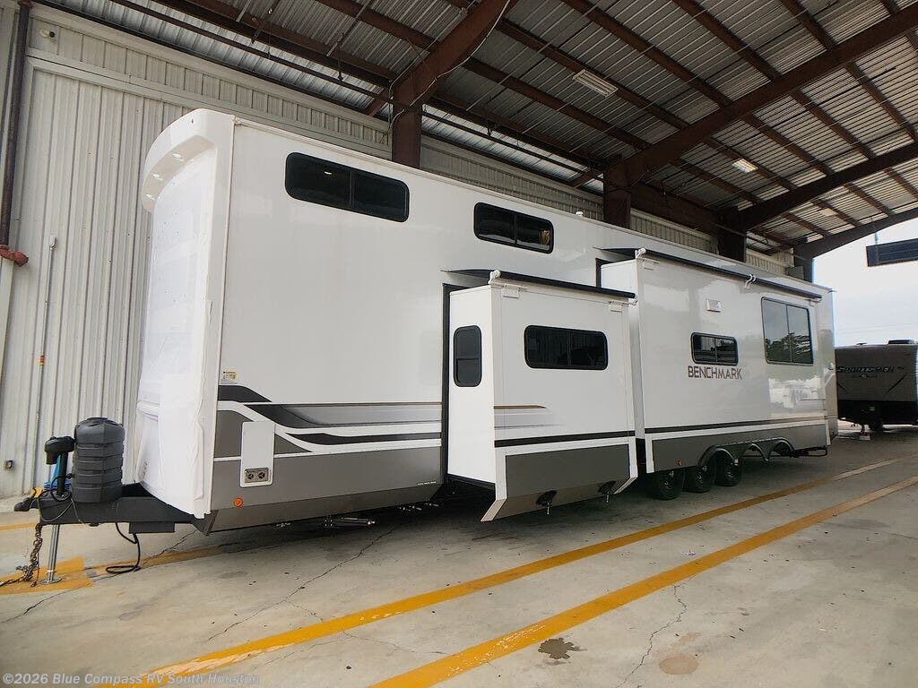2025 Alliance RV Benchmark 44LFT - New Travel Trailer For Sale by Blue Compass RV South Houston in Alvin, Texas