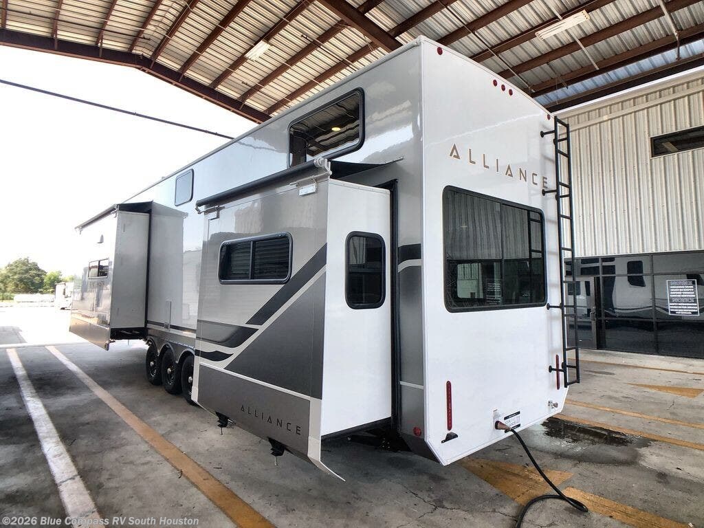 2026 Benchmark 42LFT by Alliance RV from Blue Compass RV South Houston in Alvin, Texas