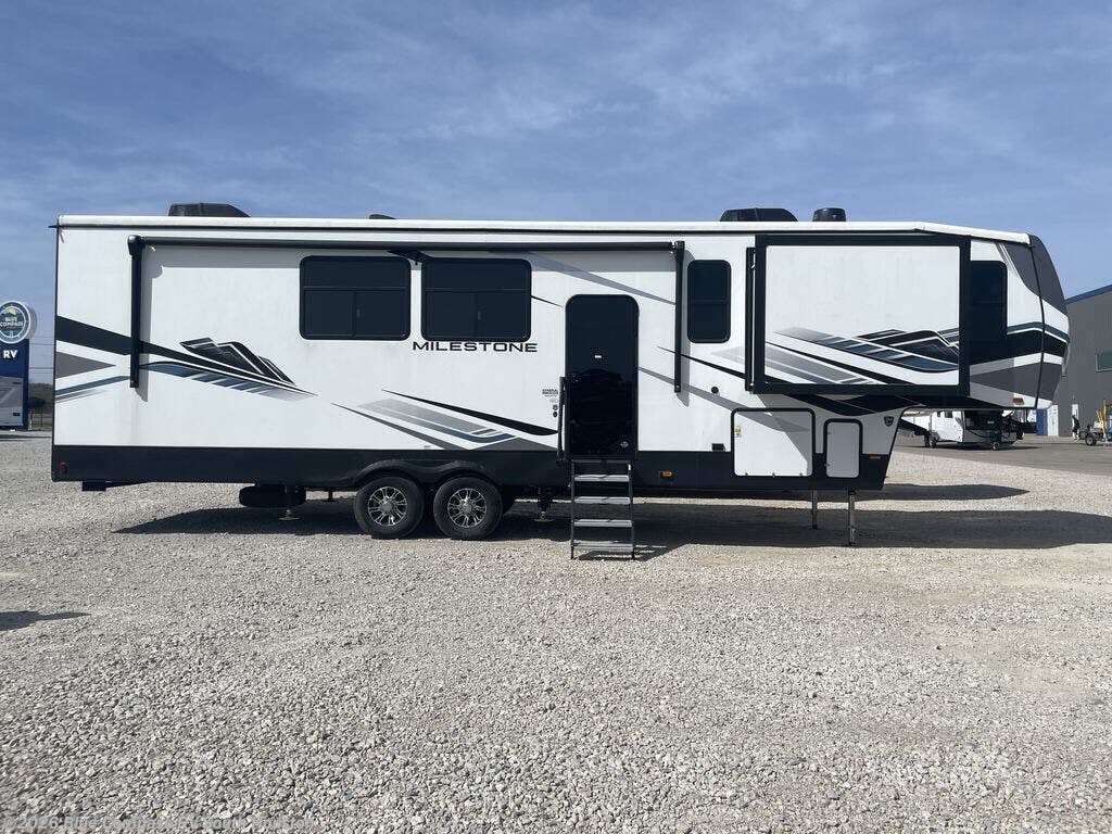 2024 Milestone 321FL by Heartland from Blue Compass RV South Houston in Alvin, Texas