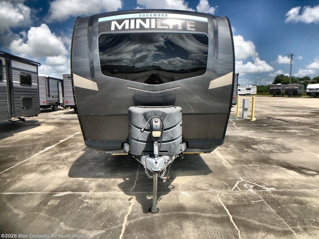 2023 Forest River Rockwood Signature 2109S - Used Travel Trailer For Sale by Blue Compass RV South Houston in Alvin, Texas