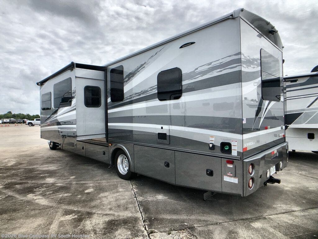 Used 2025 Dynamax Corp ISATA 34DSD4X4 available in Alvin, Texas