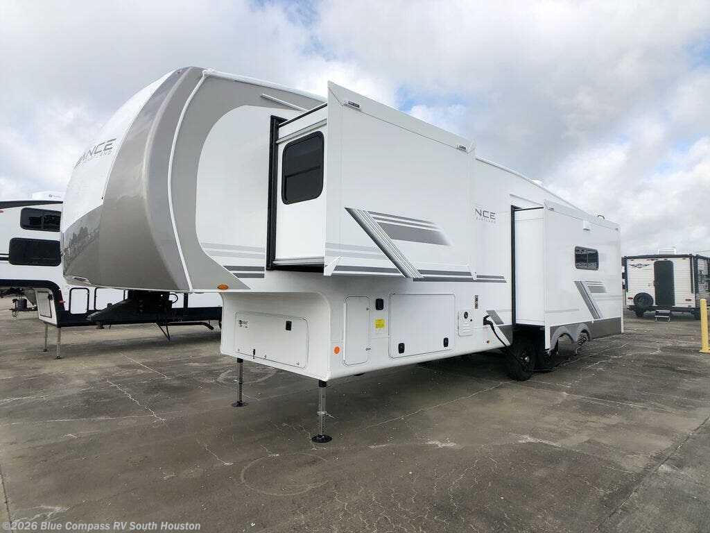 New 2027 Heartland Sundance 32RLBS available in Alvin, Texas