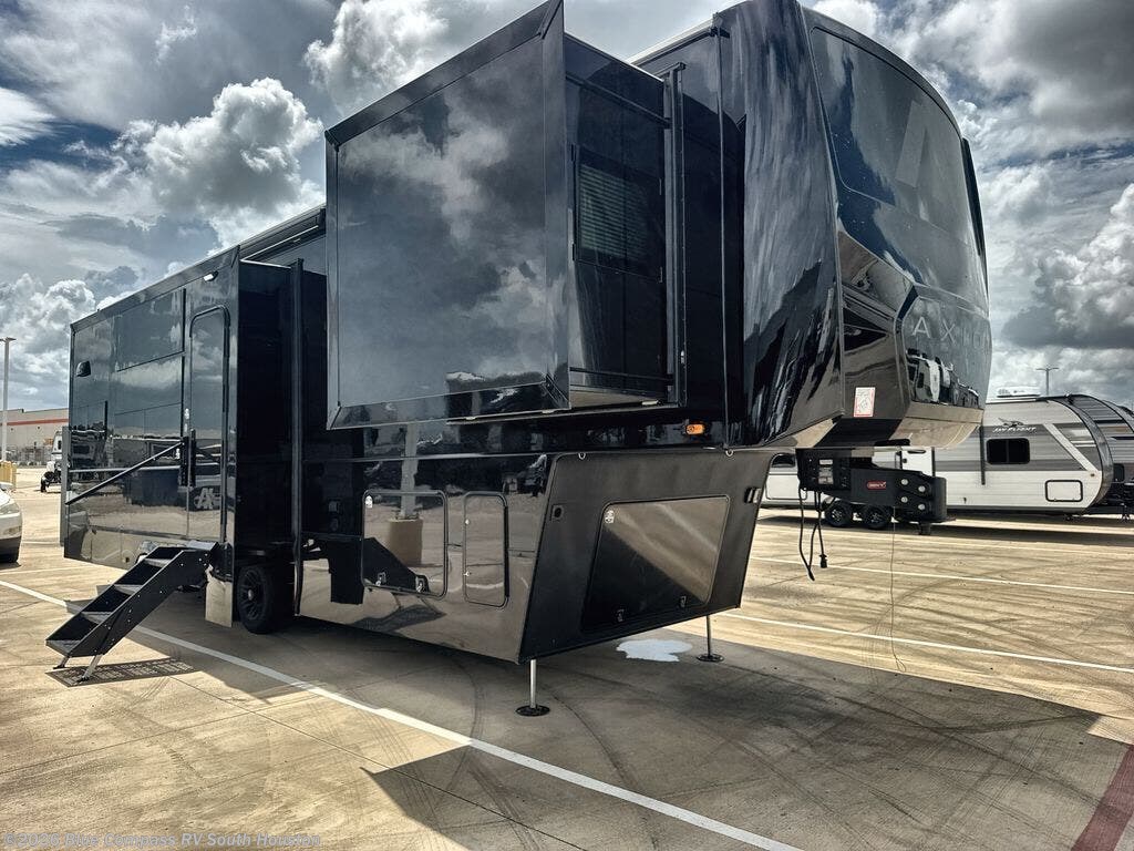 2027 Miscellaneous Unknown Unknown I2900 - New Fifth Wheel For Sale by Blue Compass RV South Houston in Alvin, Texas