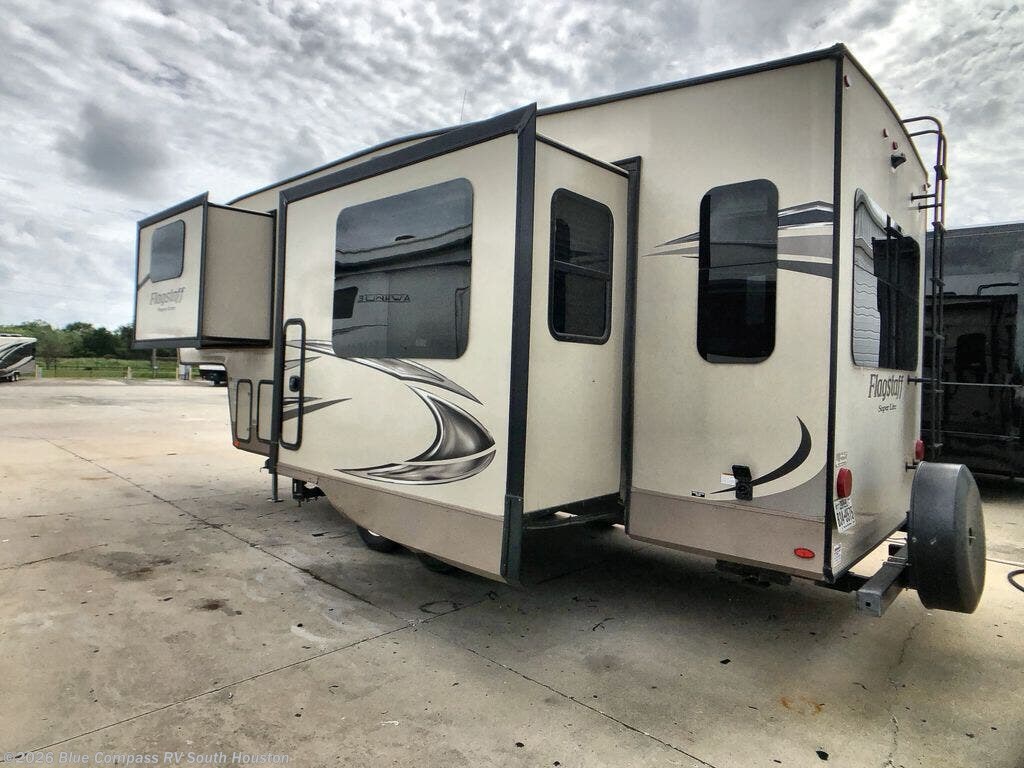 Used 2019 Forest River Flagstaff 524RLBS available in Alvin, Texas
