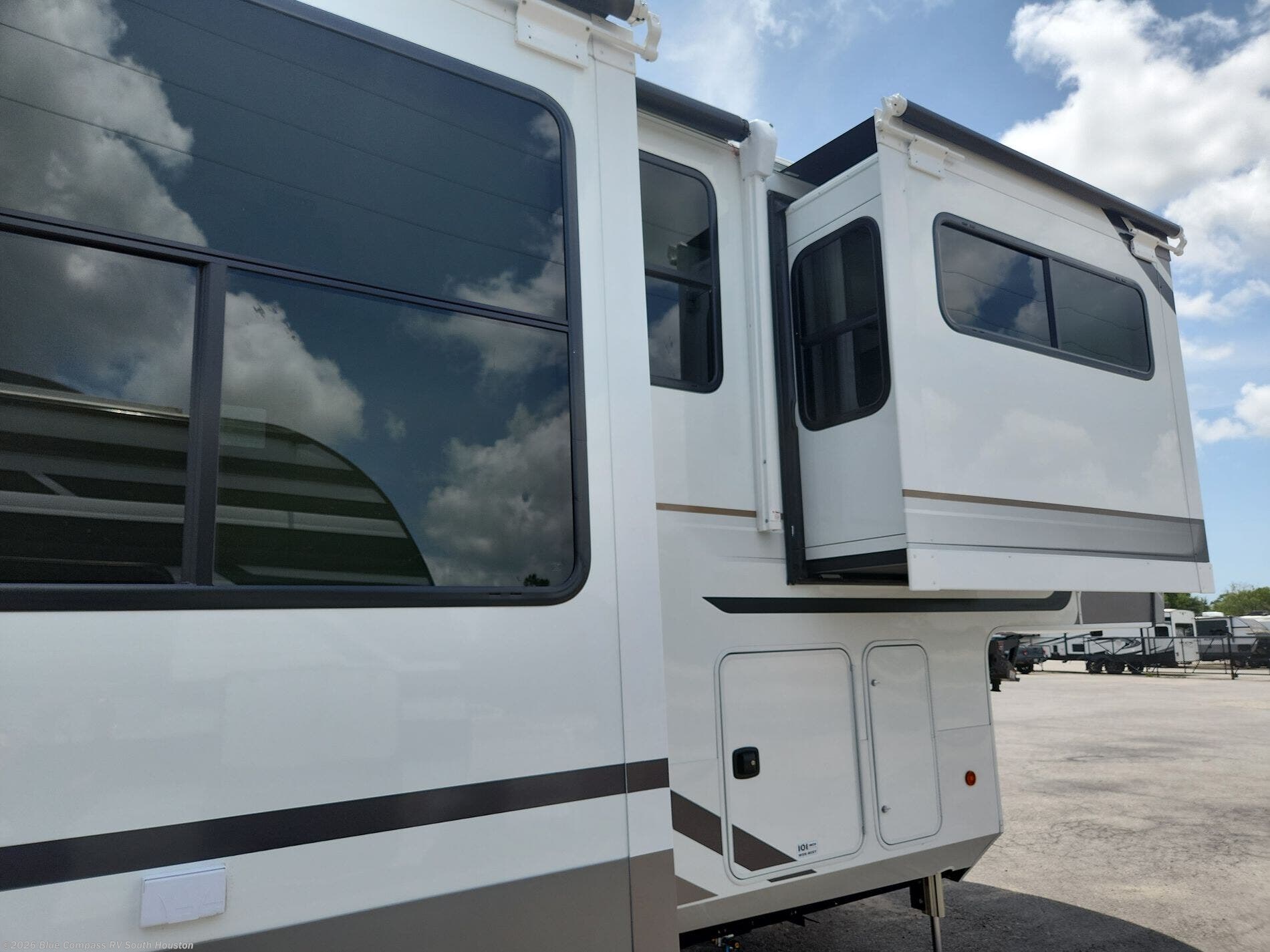 2027 Paradigm 385FL by Alliance RV from Blue Compass RV South Houston in Alvin, Texas
