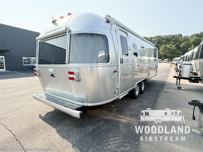 2025 Flying Cloud 27FB by Airstream from Woodland Airstream in Grand Rapids, Michigan