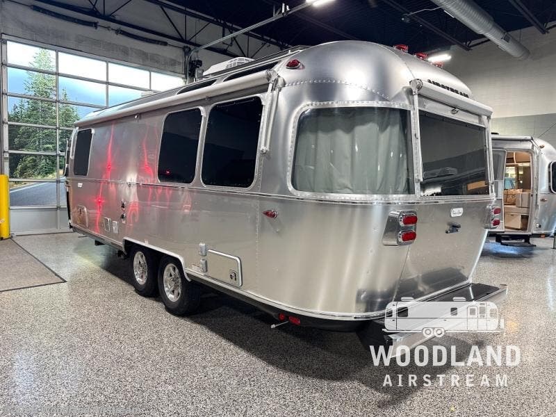 New 2026 Airstream Flying Cloud 25FB Twin available in Grand Rapids, Michigan