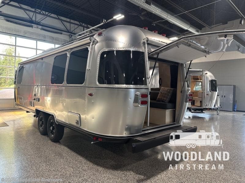New 2026 Airstream Flying Cloud 27FB Twin available in Grand Rapids, Michigan