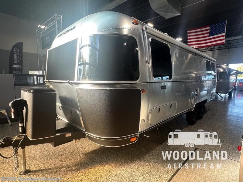 2026 Flying Cloud 27FB Twin by Airstream from Woodland Airstream in Grand Rapids, Michigan