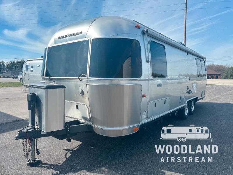 2015 Flying Cloud 27FB Twin by Airstream from Woodland Airstream in Grand Rapids, Michigan