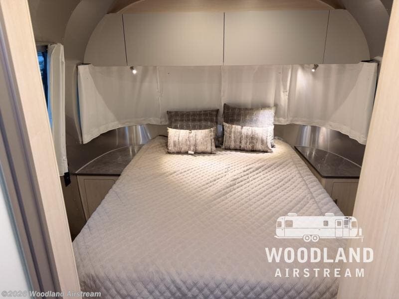 2026 Flying Cloud 27FB by Airstream from Woodland Airstream in Grand Rapids, Michigan