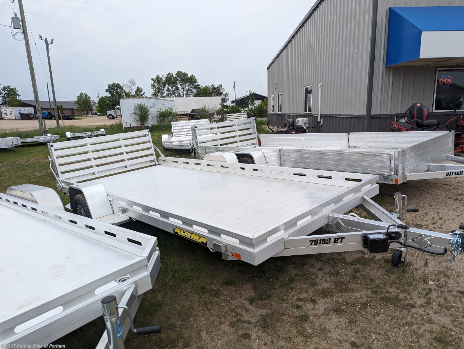 2026 Aluma 7815S-EL-BT 6.5x15 Bifold tailgate, HD axle