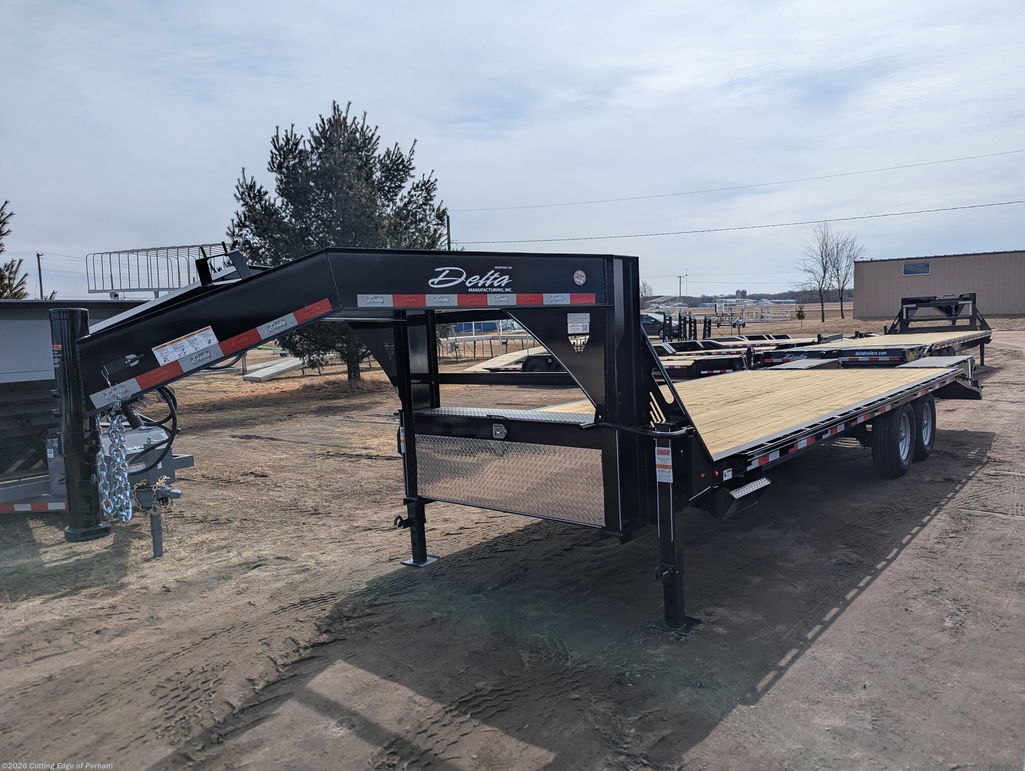 2026 Delta 25' gooseneck flat bed