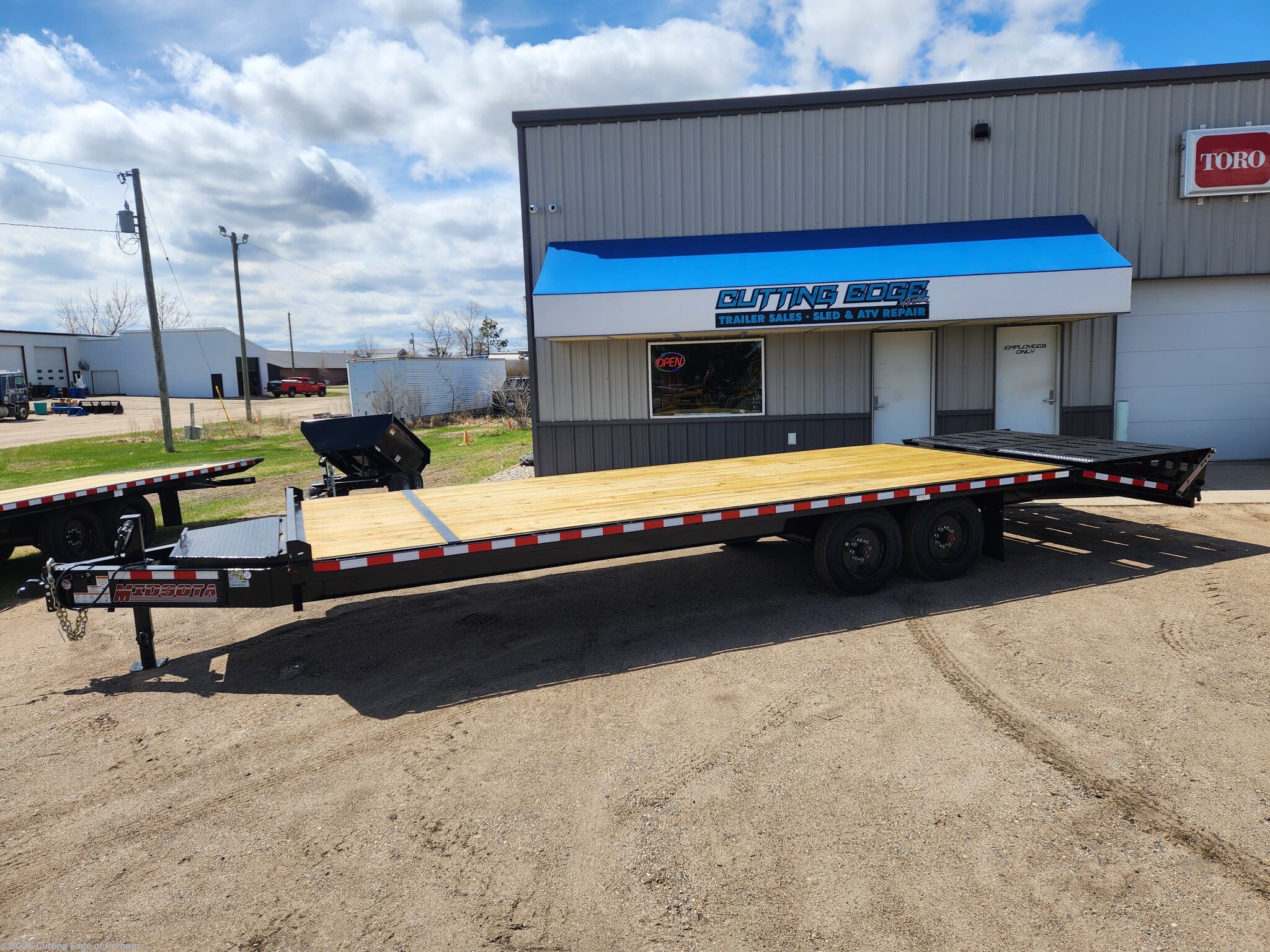 2026 Midsota 26' Deckover, 8k axles
