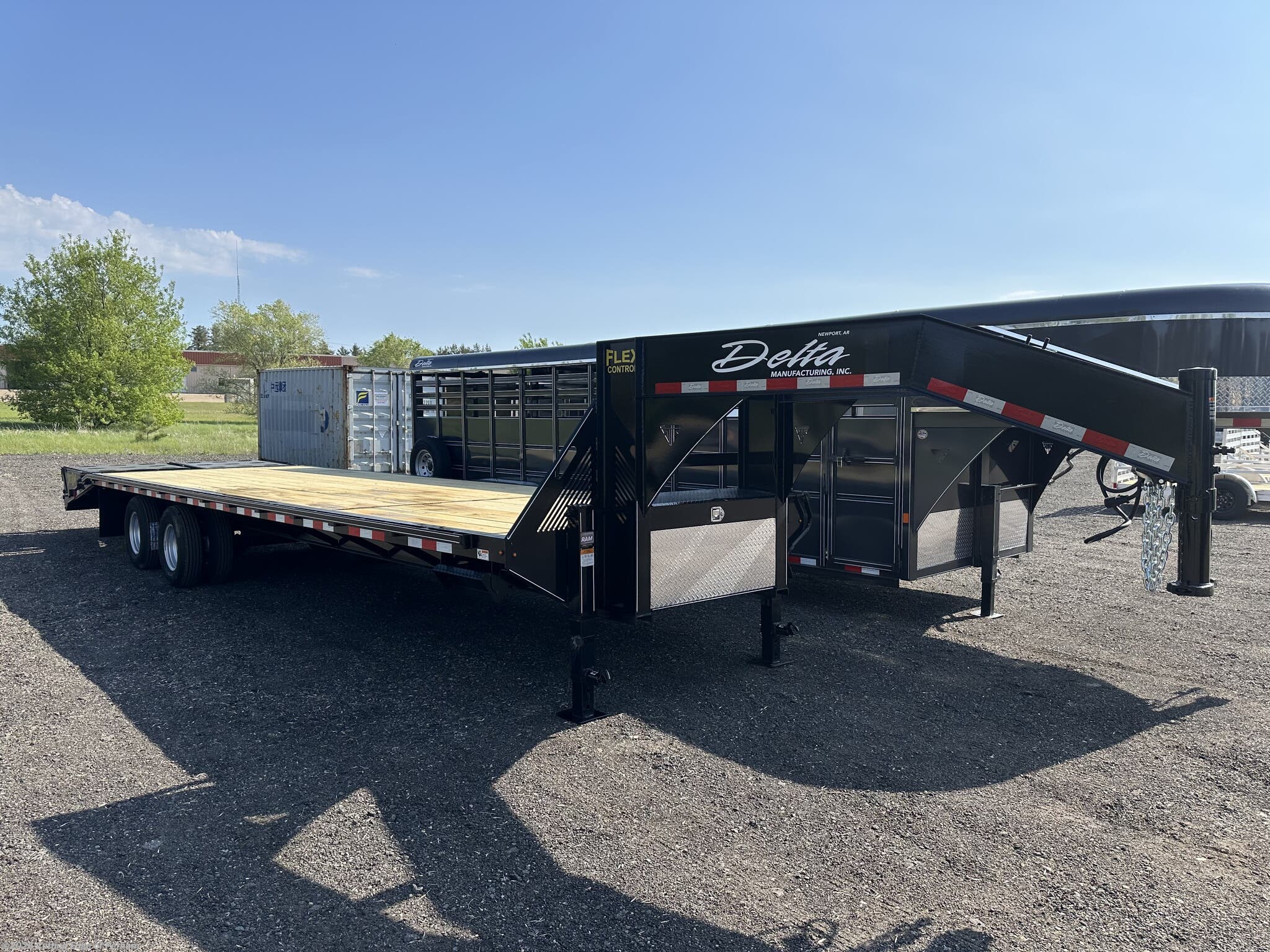 2026 Delta 210GN 32' flatbed gooseneck