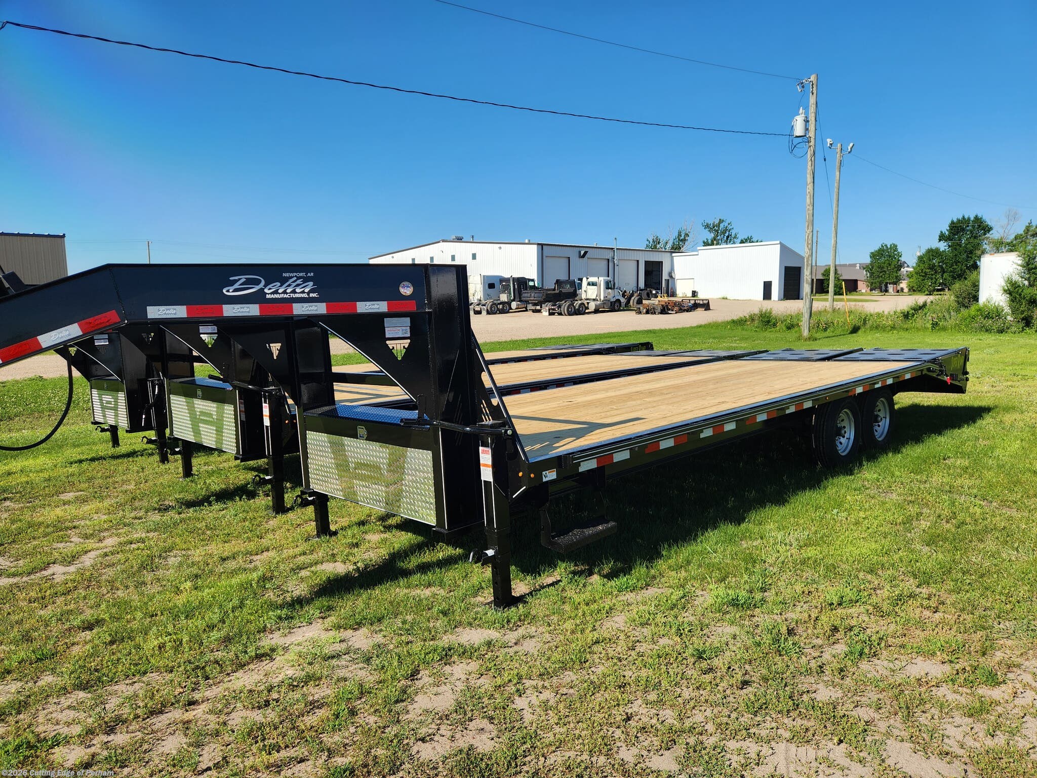 2026 Delta 25' gooseneck flat bed