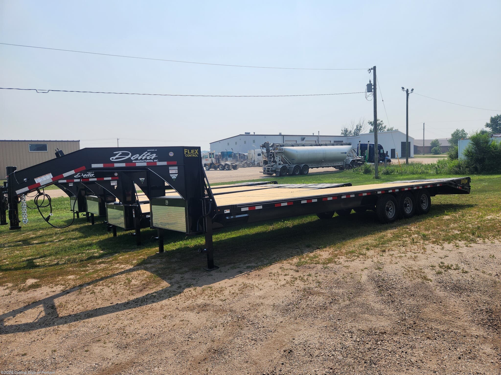 2026 Delta 32' gooseneck flatbed