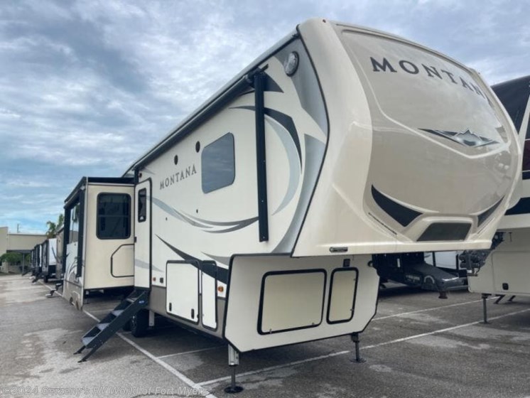 Used 2018 Keystone Montana 3121RL available in Port Charlotte, Florida