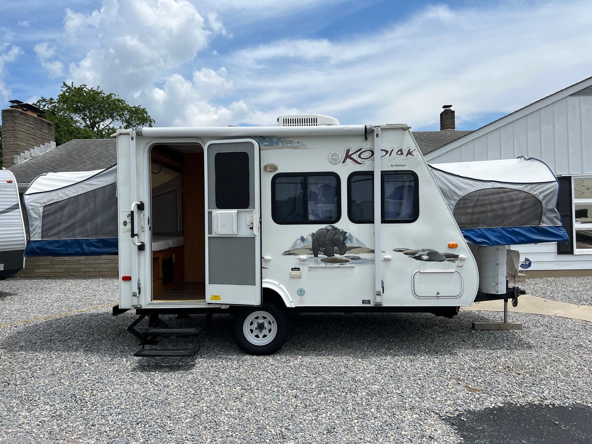 travel trailers made by thor