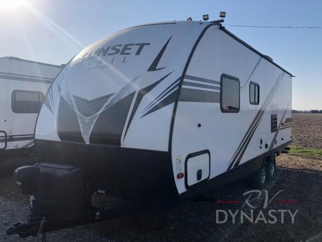 2019 Sunset Trail Super Lite SS215BH by CrossRoads from RV Dynasty in Bunker Hill, Indiana