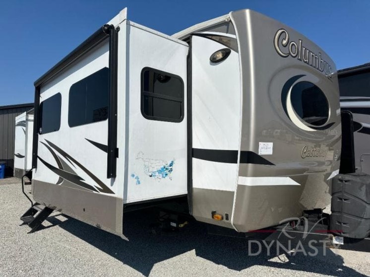 Used 2019 Palomino Columbus Castaway 86FK available in Bunker Hill, Indiana