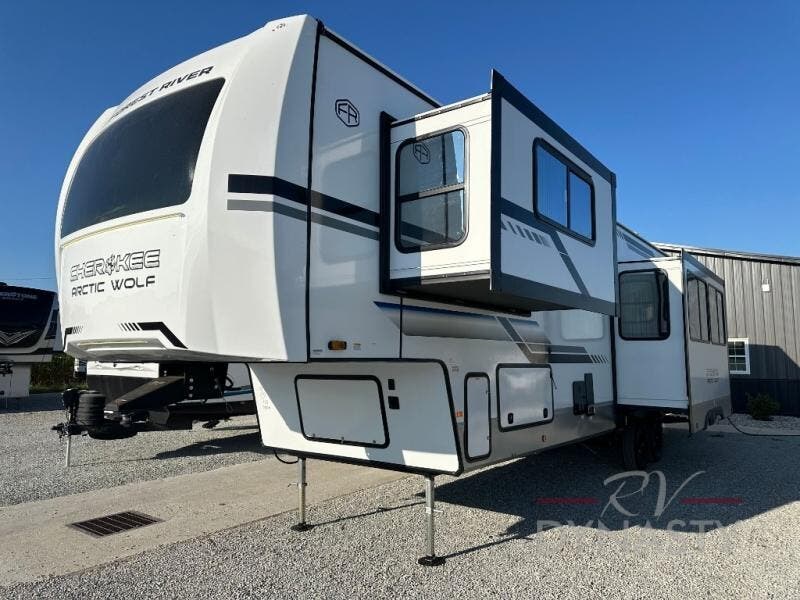 2026 Forest River Cherokee Arctic Wolf Suite 3750SUITE - New Fifth Wheel For Sale by RV Dynasty in Bunker Hill, Indiana features Slideout