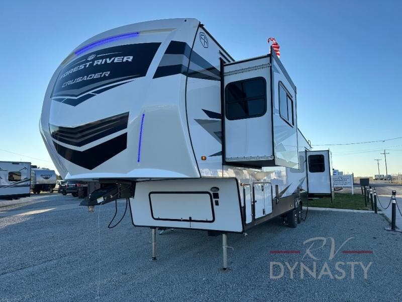 2025 Crusader 375FLS by Prime Time from RV Dynasty in Bunker Hill, Indiana
