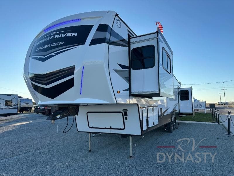 2025 Crusader 375FLS by Prime Time from RV Dynasty in Bunker Hill, Indiana