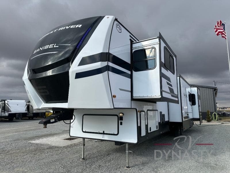 2025 Sanibel 3982DBWB by Prime Time from RV Dynasty in Bunker Hill, Indiana