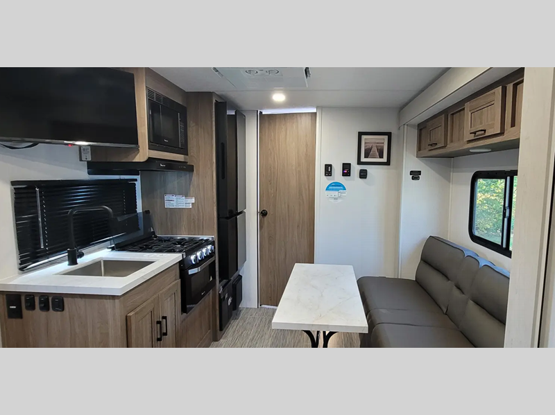 2026 Freedom Express Select 18SE by Coachmen from RV Dynasty in Bunker Hill, Indiana