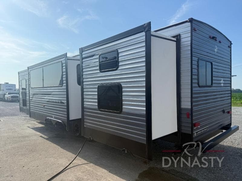 New 2027 Coachmen Catalina Legacy Edition 343BHTS available in Bunker Hill, Indiana