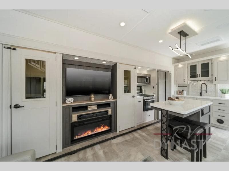 2026 Phoenix 360BH by Shasta from RV Dynasty in Bunker Hill, Indiana