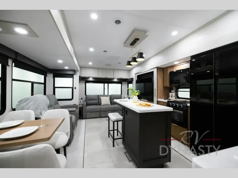 2027 Phoenix 360BH by Shasta from RV Dynasty in Bunker Hill, Indiana