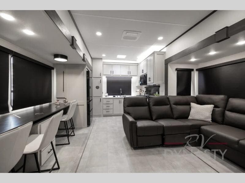 2026 Crusader KING33 by Prime Time from RV Dynasty in Bunker Hill, Indiana