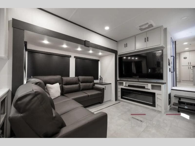 New 2026 Prime Time Crusader KING33 available in Bunker Hill, Indiana