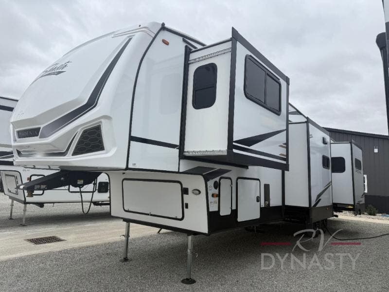 2026 Phoenix 334FL by Shasta from RV Dynasty in Bunker Hill, Indiana