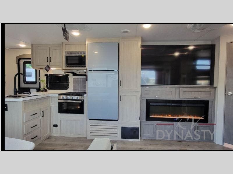 New 2027 Coachmen Catalina Legacy Edition 273DBHCK available in Bunker Hill, Indiana