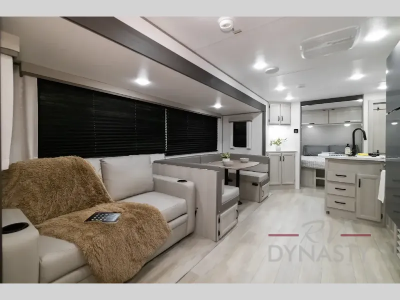2027 Catalina Legacy Edition 273DBHCK by Coachmen from RV Dynasty in Bunker Hill, Indiana